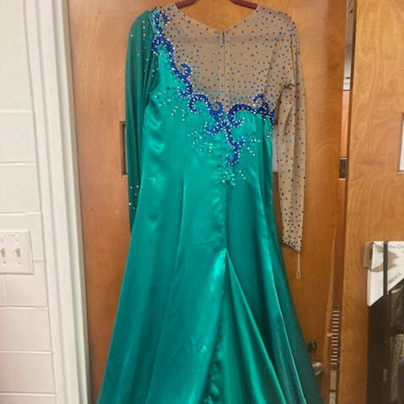 Dress - Picture 2 of 4